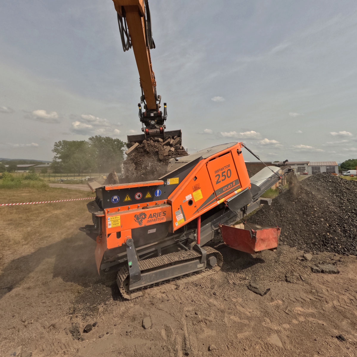 Arjes Impaktor 250 EVO II bei dem beladen zur Roadshow 2.0 bei Gerstung Baumschinen